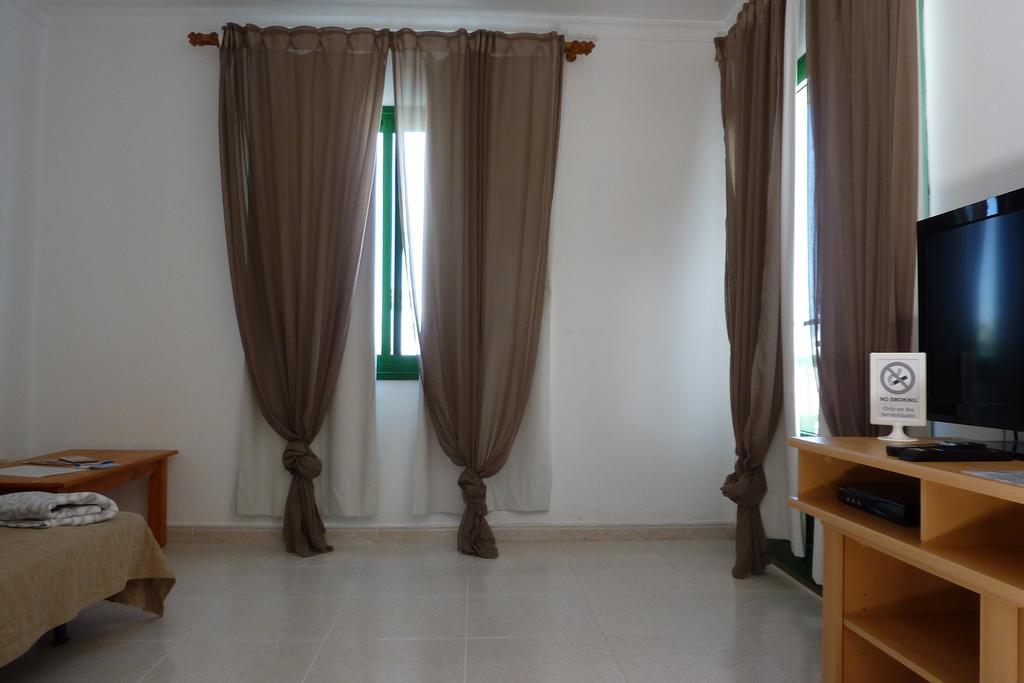 Alhambra Apartamentos Tías Buitenkant foto